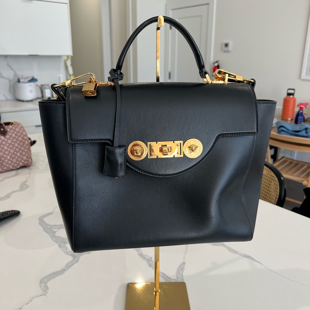 Elegant Black Leather Handbag